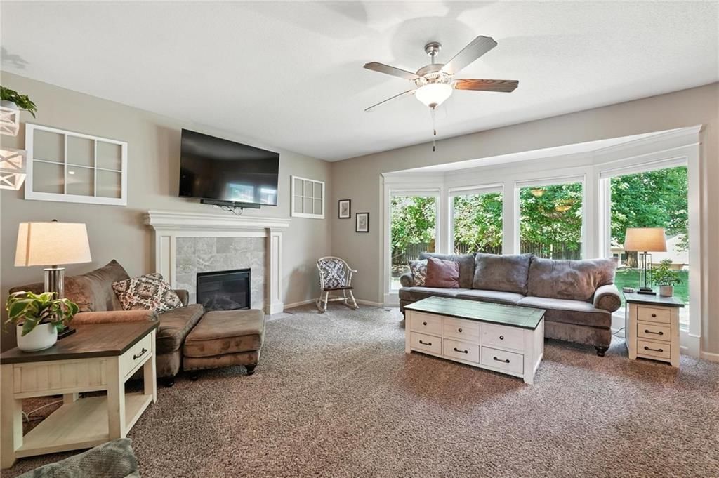Photo 5 of 32 - 817 Highbush Place