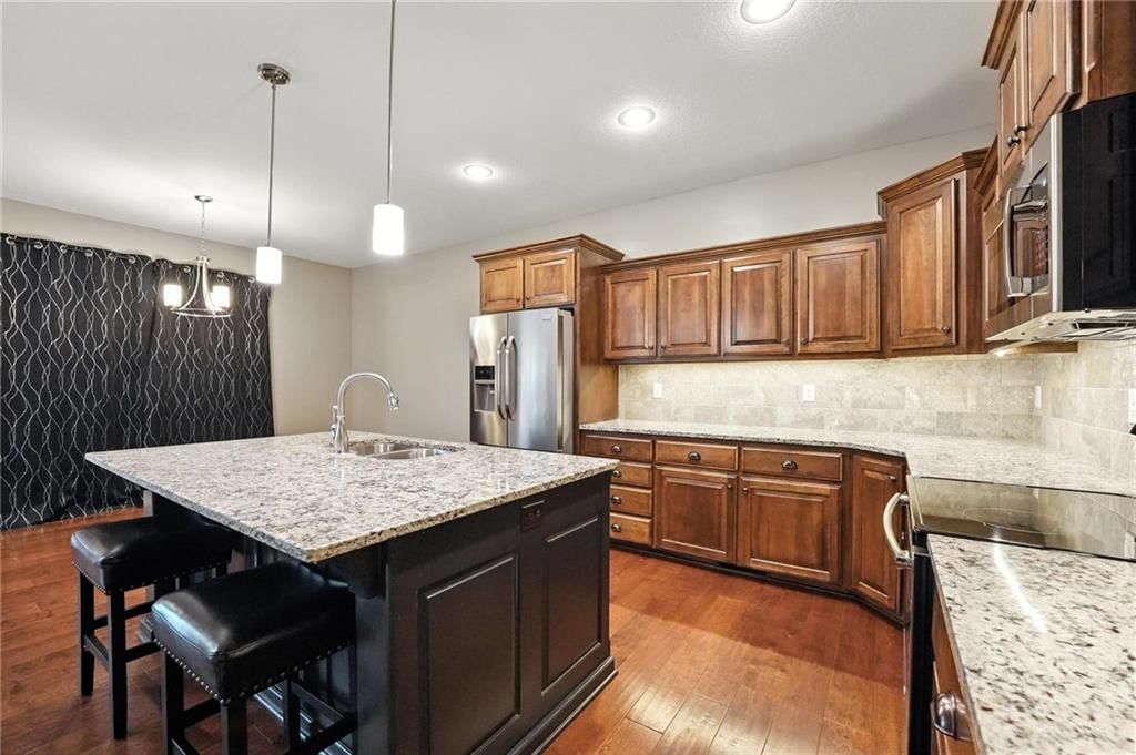 Photo 11 of 32 - 817 Highbush Place