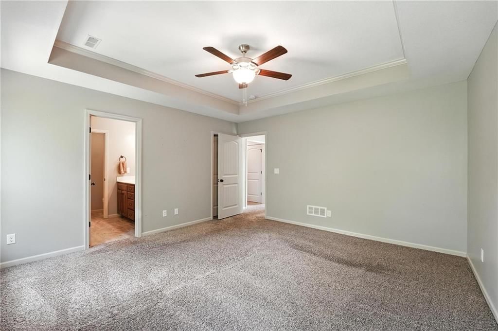 Photo 13 of 32 - 817 Highbush Place