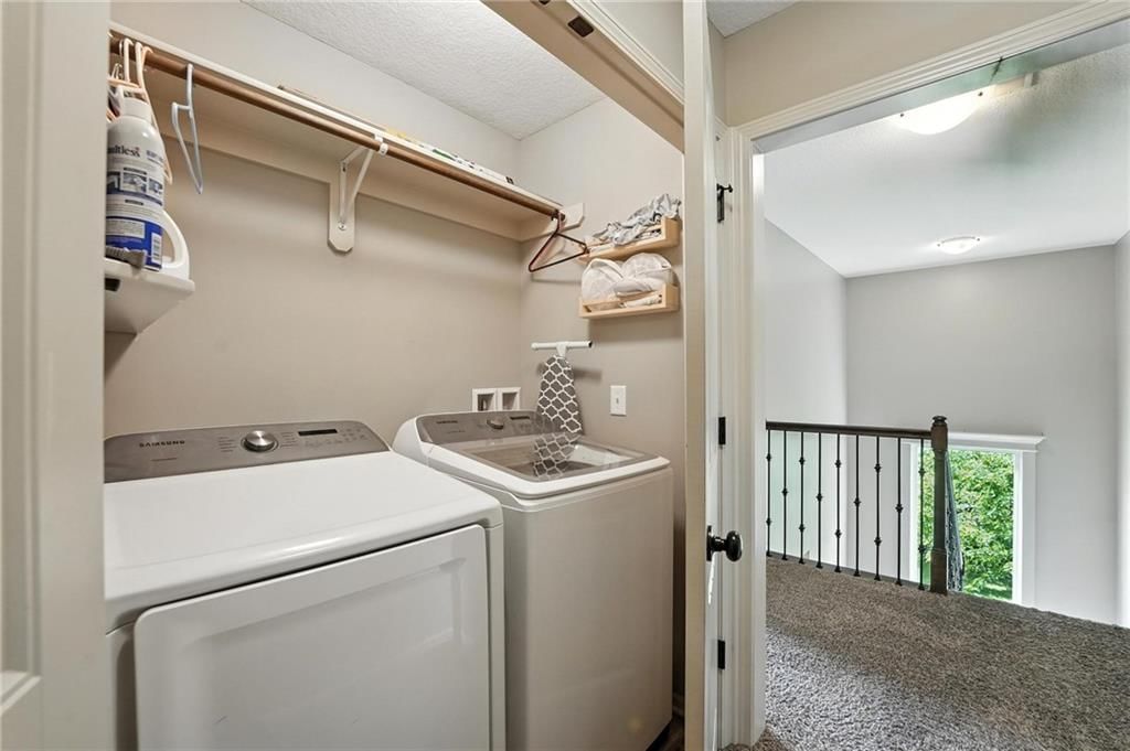 Photo 16 of 32 - 817 Highbush Place
