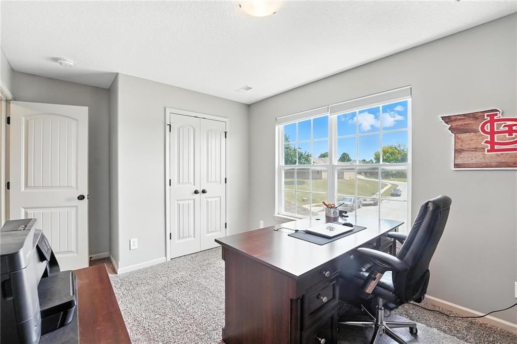 Photo 18 of 32 - 817 Highbush Place