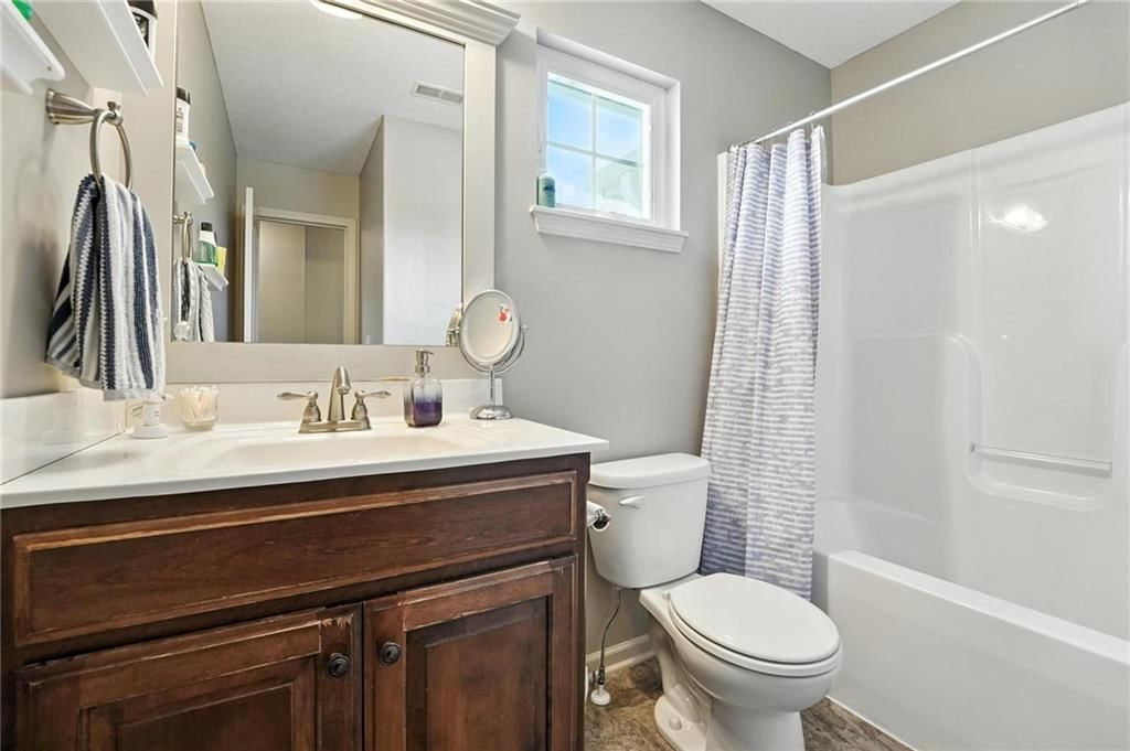 Photo 20 of 32 - 817 Highbush Place