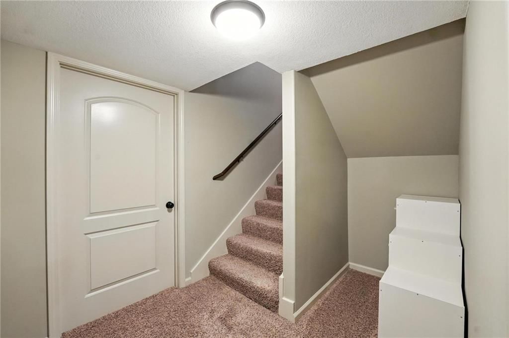 Photo 21 of 32 - 817 Highbush Place