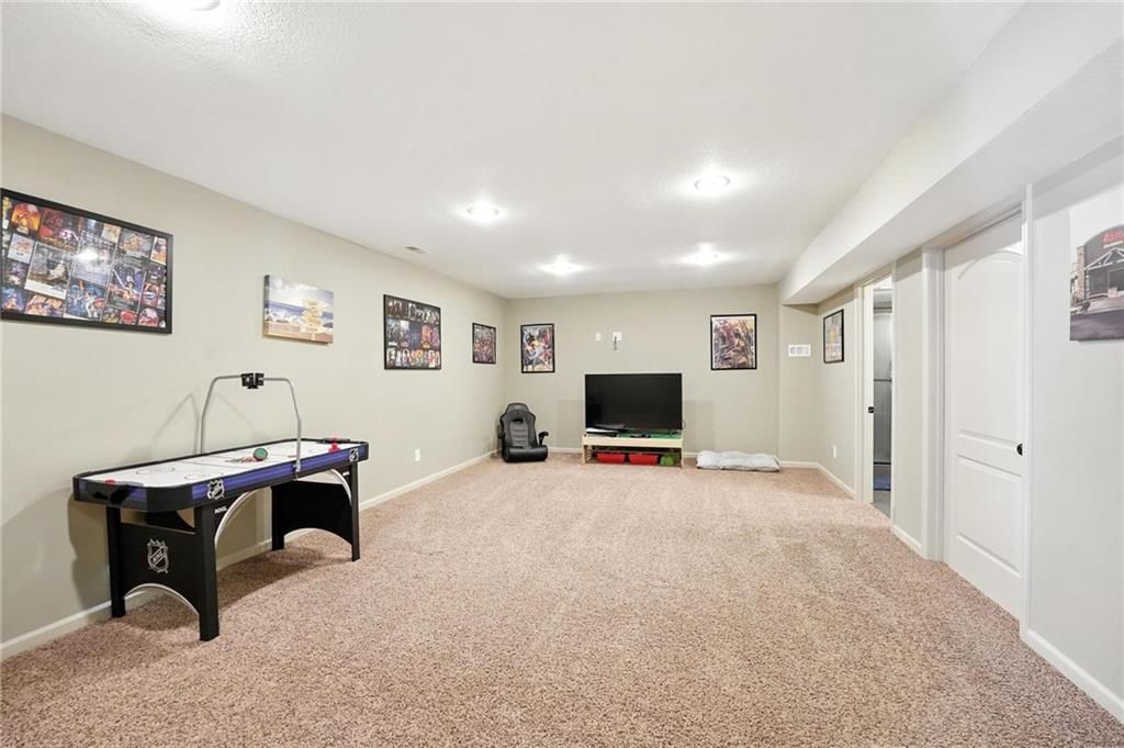 Photo 22 of 32 - 817 Highbush Place