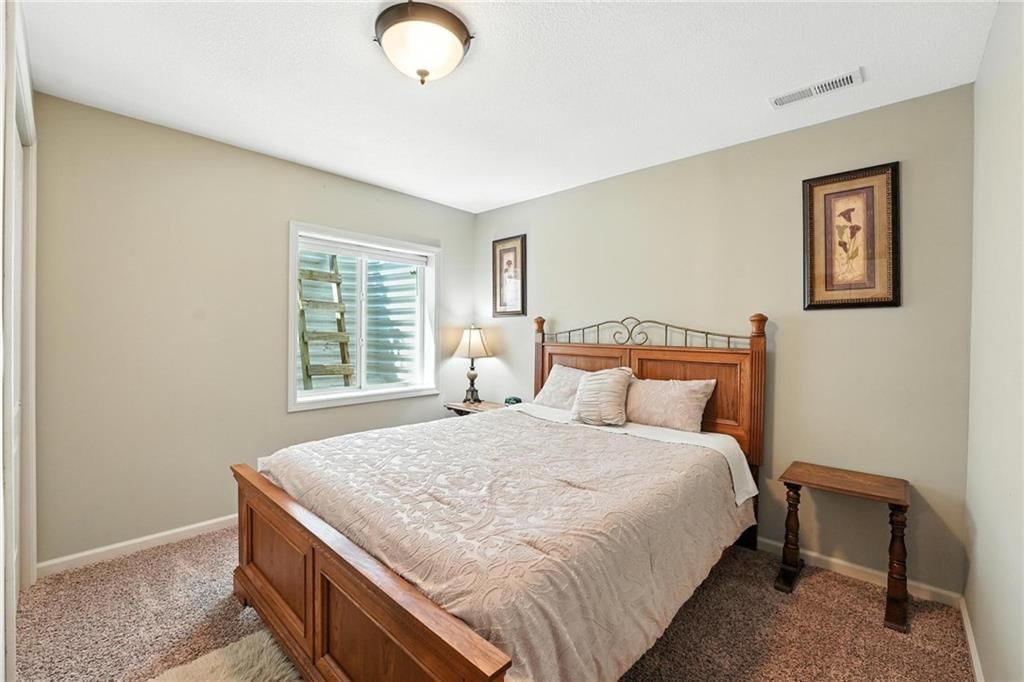 Photo 24 of 32 - 817 Highbush Place