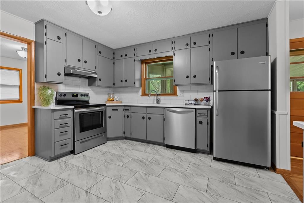 Photo 10 of 27 - 18408 E 29th Terrace