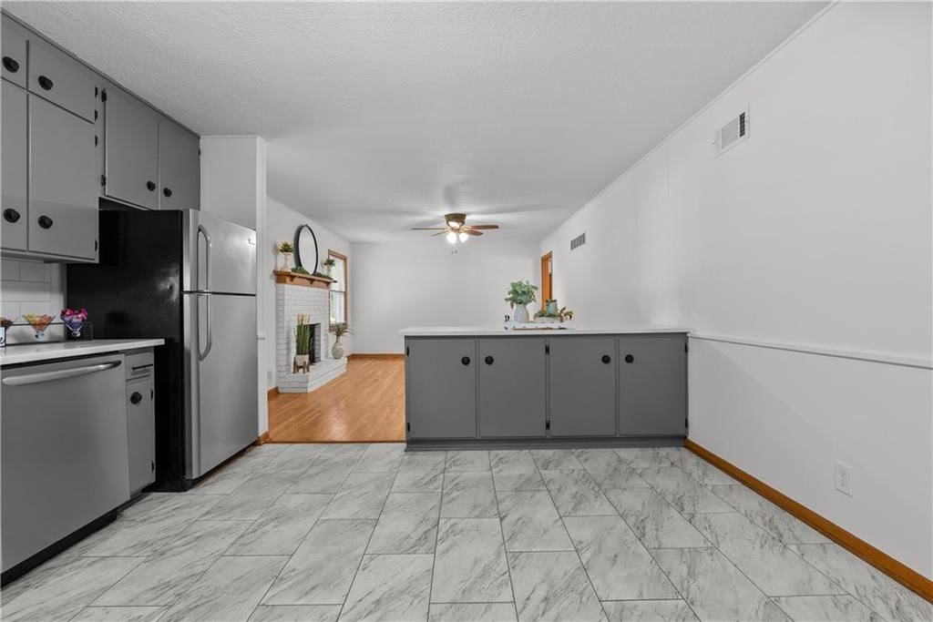 Photo 11 of 27 - 18408 E 29th Terrace