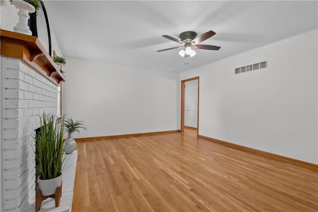 Photo 13 of 27 - 18408 E 29th Terrace