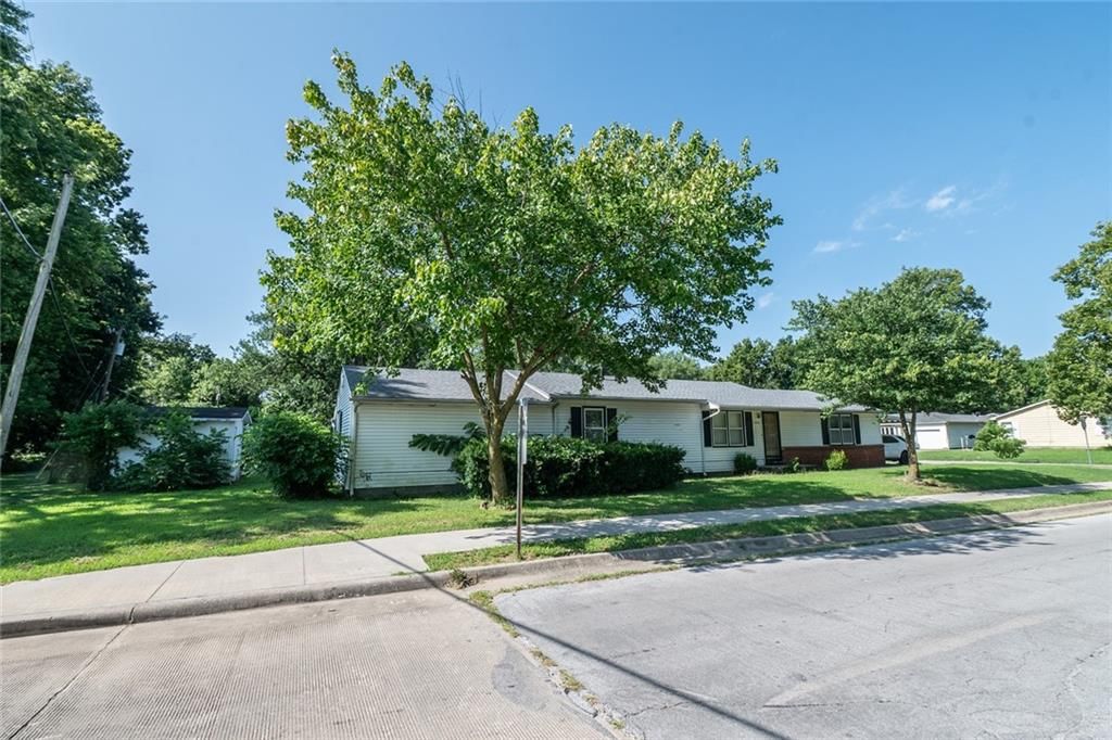 2409 W 1st Street, Coffeyville, KS