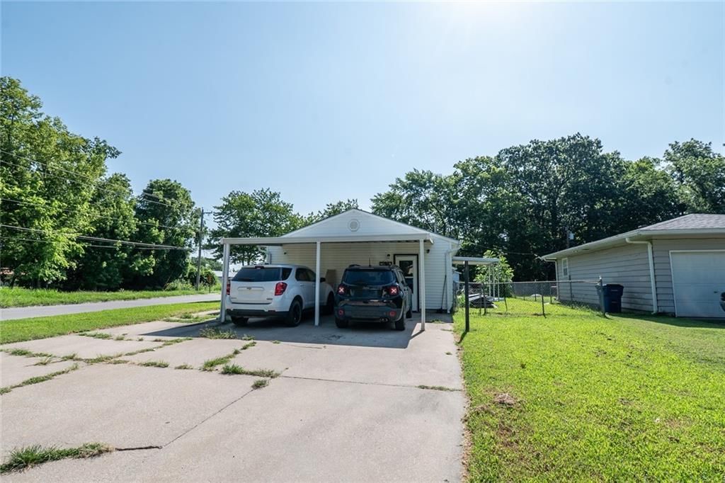 2409 W 1st Street — photo 31