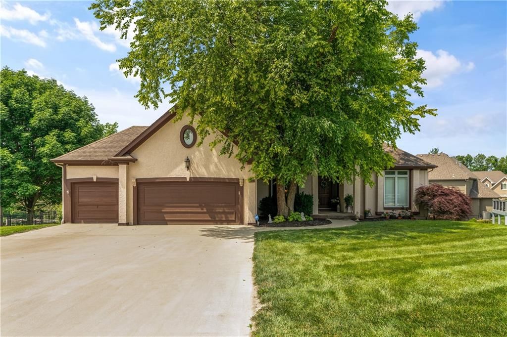 10013 NW Crooked Road, Parkville, MO
