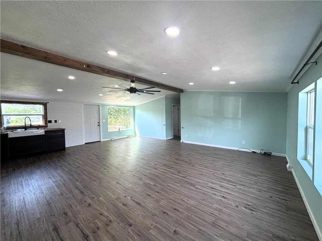 325 Lakeview Drive — photo 8