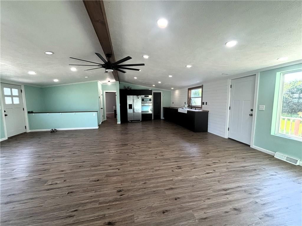 325 Lakeview Drive — photo 9