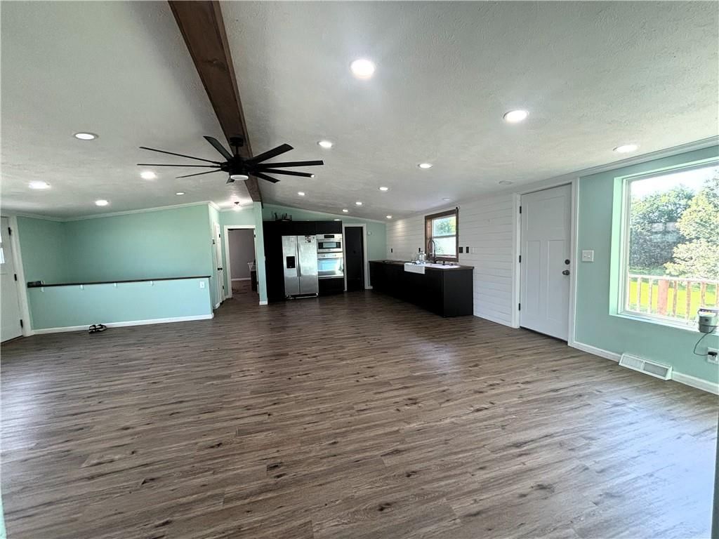 325 Lakeview Drive — photo 10