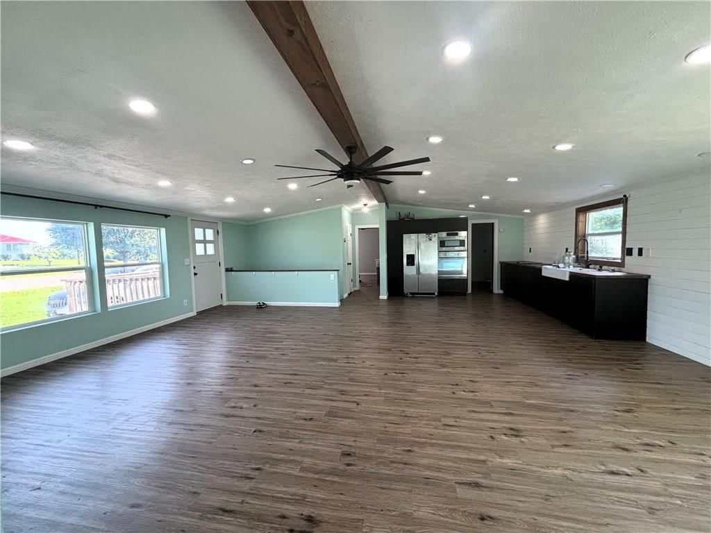 325 Lakeview Drive — photo 11