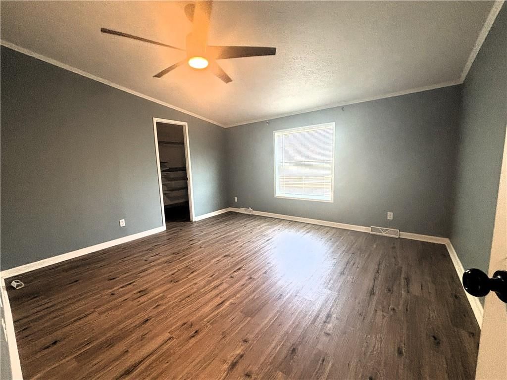 325 Lakeview Drive — photo 12