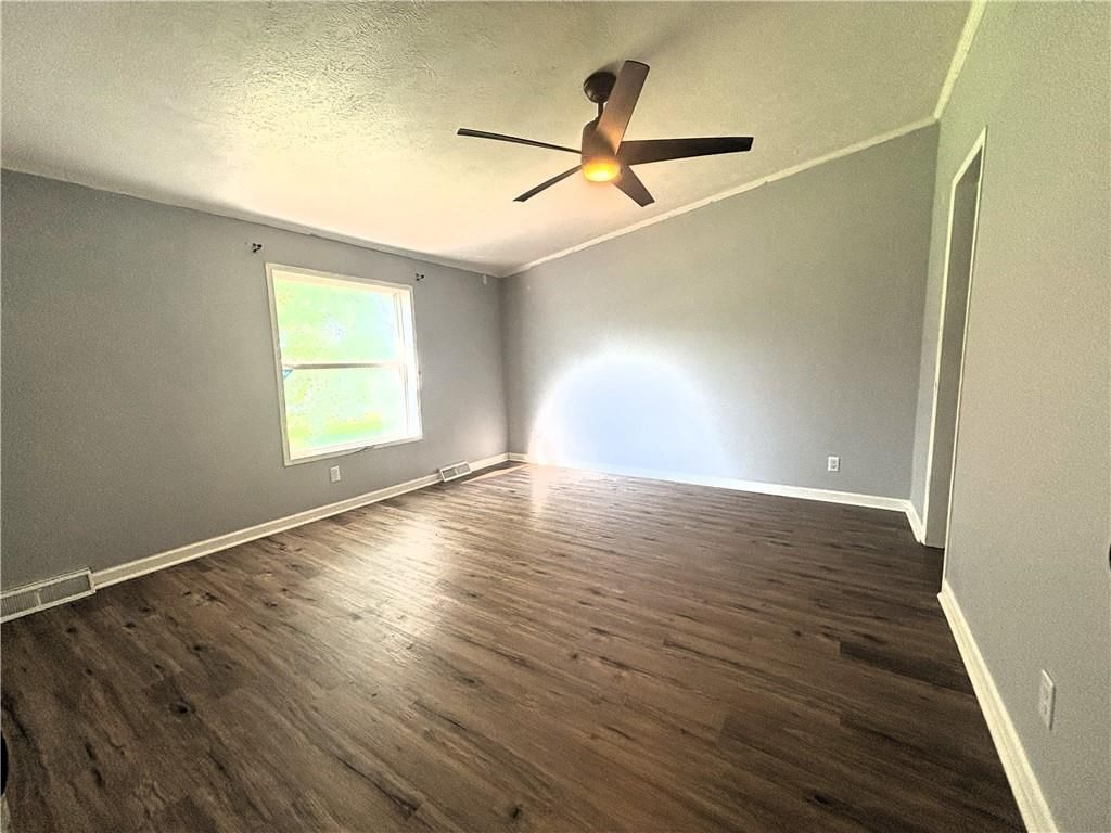 325 Lakeview Drive — photo 13