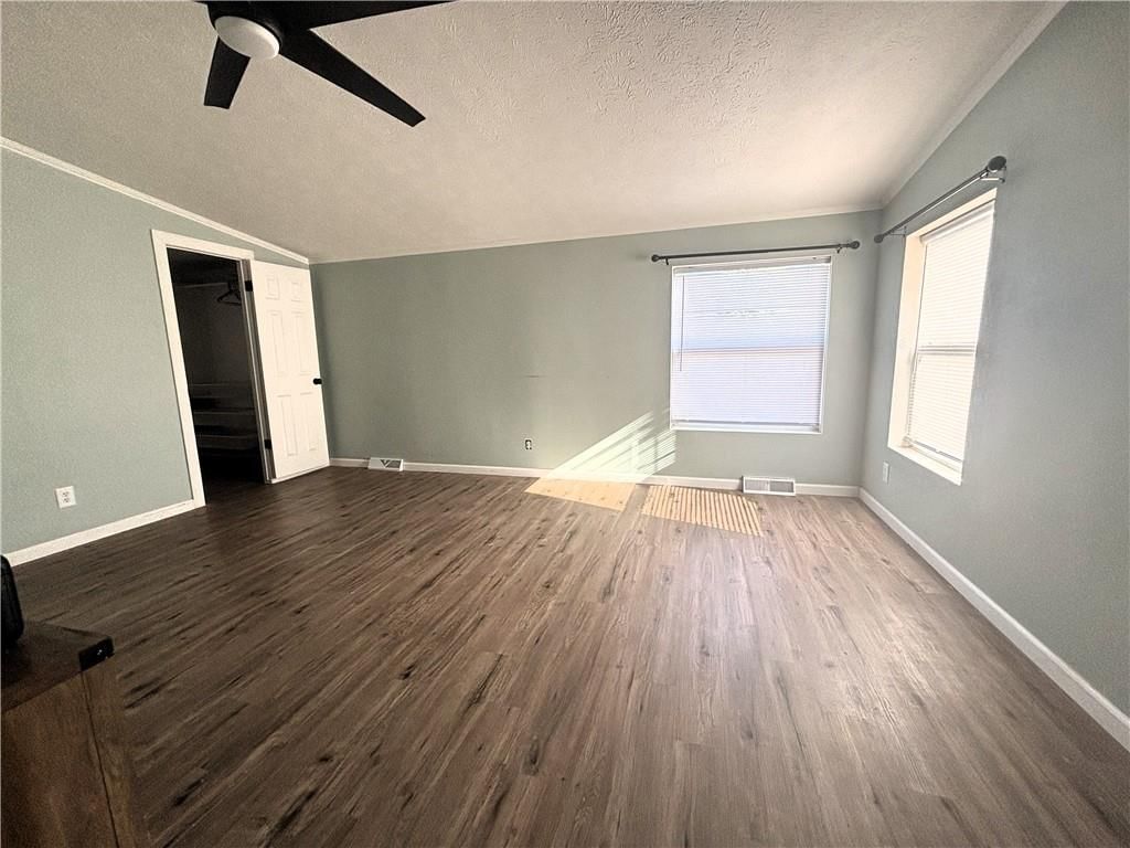 325 Lakeview Drive — photo 16