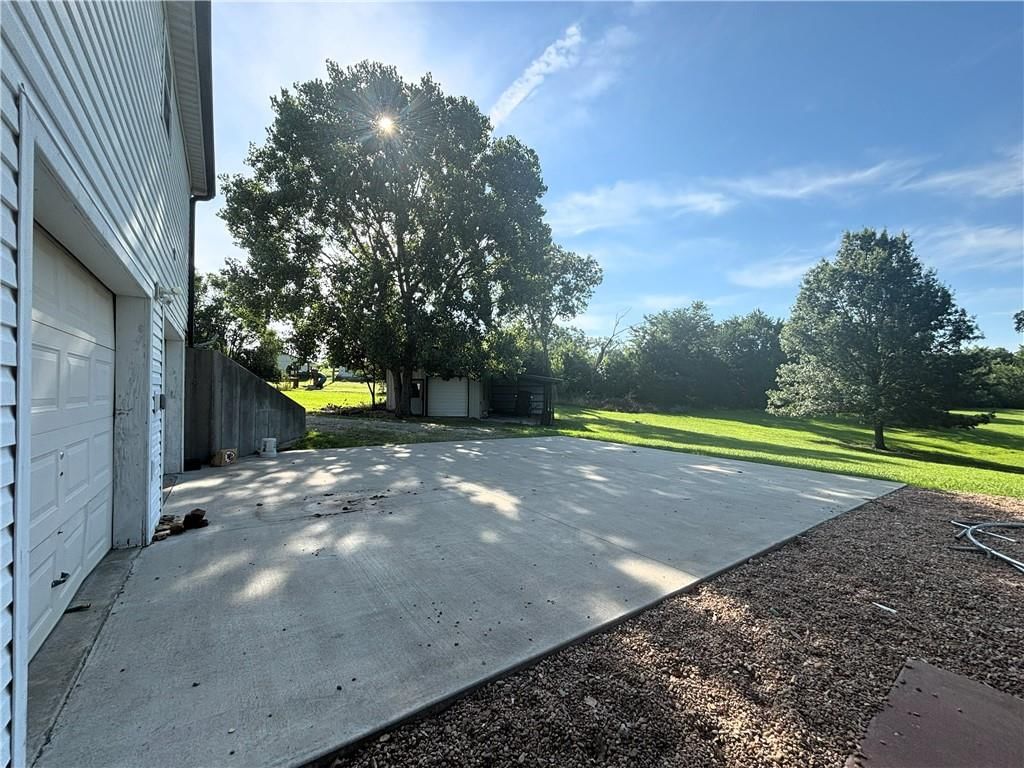 325 Lakeview Drive — photo 17