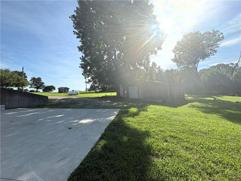 325 Lakeview Drive — photo 23