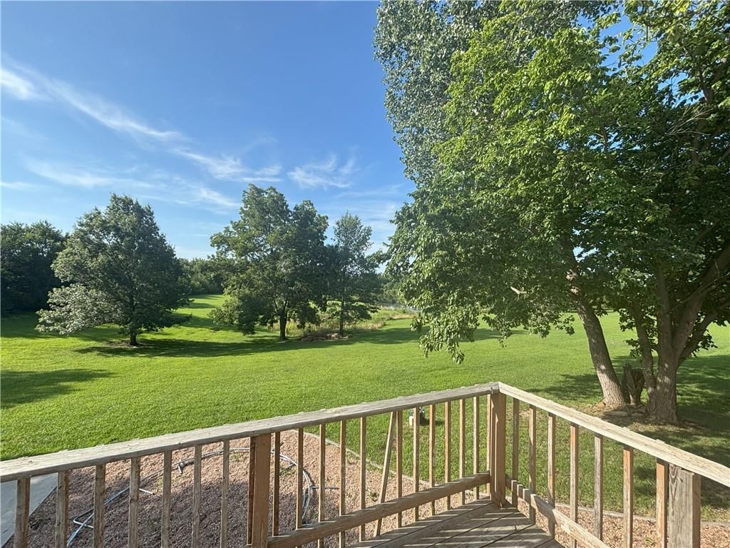 325 Lakeview Drive — photo 26