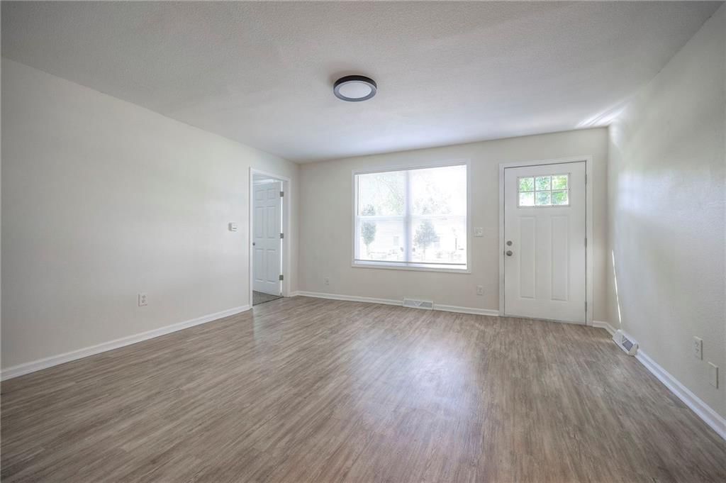 Photo 4 of 20 - 3906 Washington Avenue