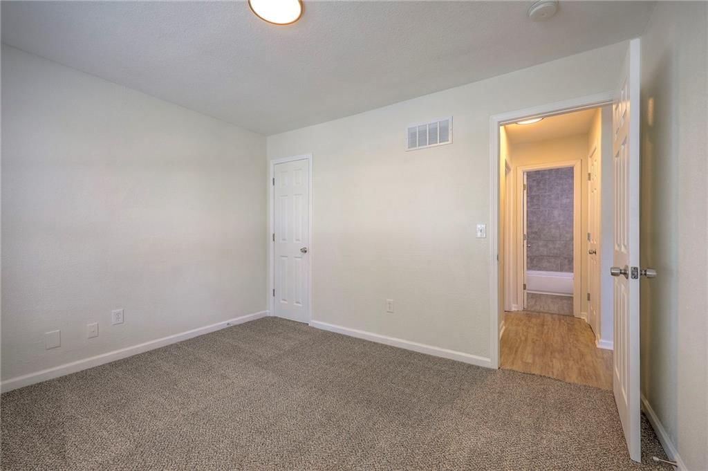 Photo 14 of 20 - 3906 Washington Avenue