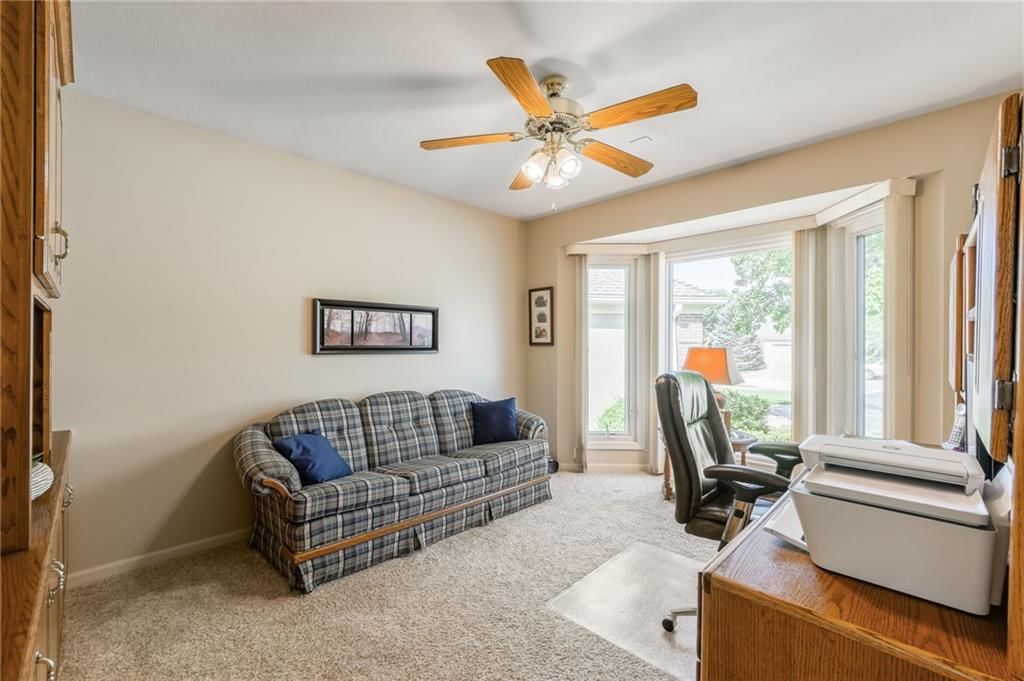 Photo 11 of 42 - 713 Bristol Court