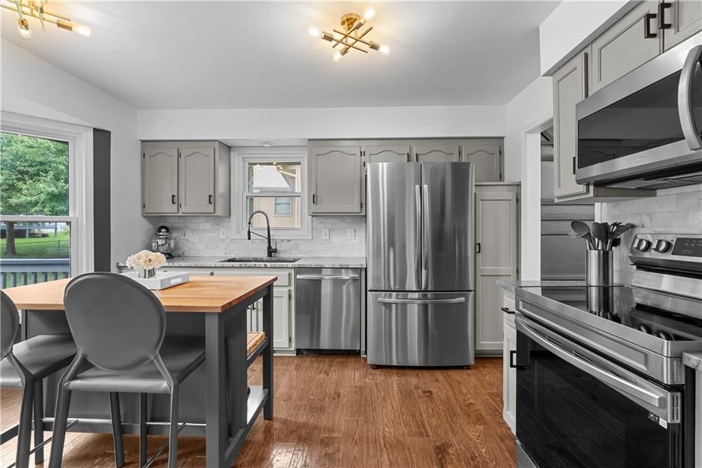 Photo 10 of 37 - 7938 NW 74th Street