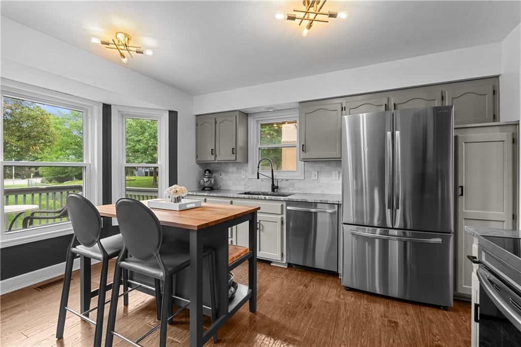 Photo 11 of 37 - 7938 NW 74th Street