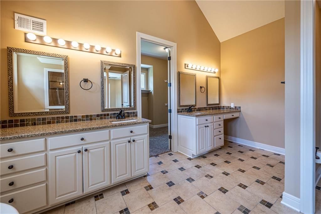 521 W Clark Street — photo 7