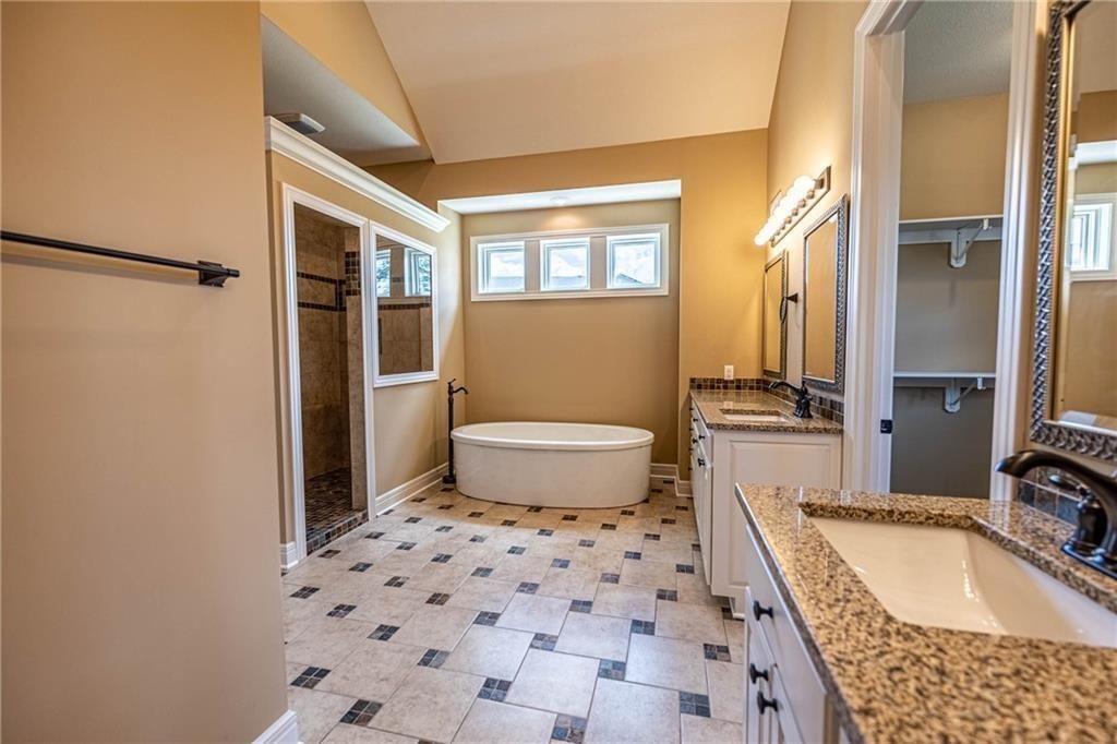 521 W Clark Street — photo 9