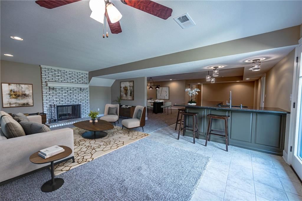 521 W Clark Street — photo 33