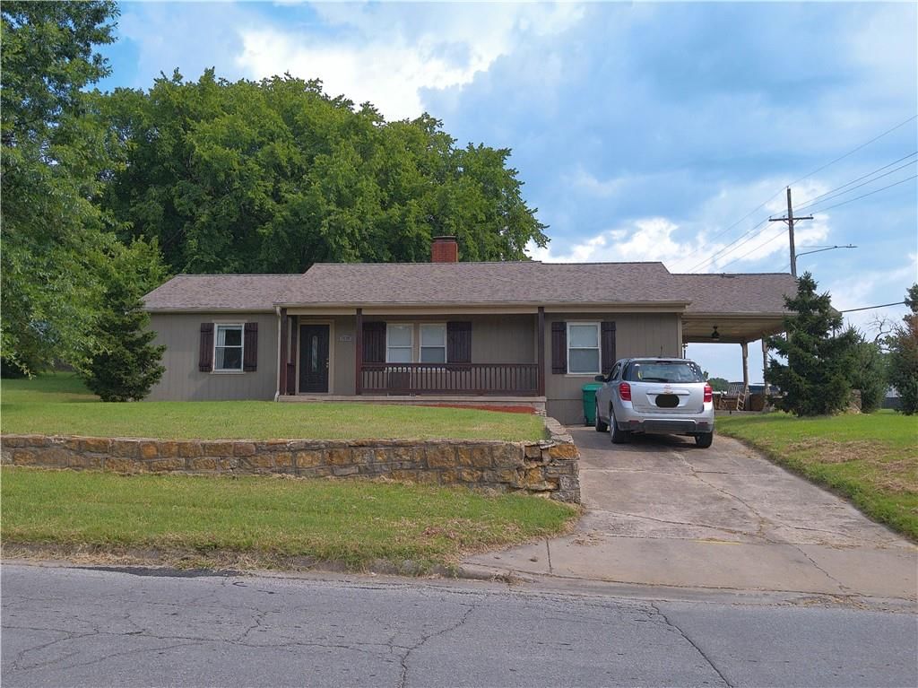 1034 E Peoria Street, Paola, KS