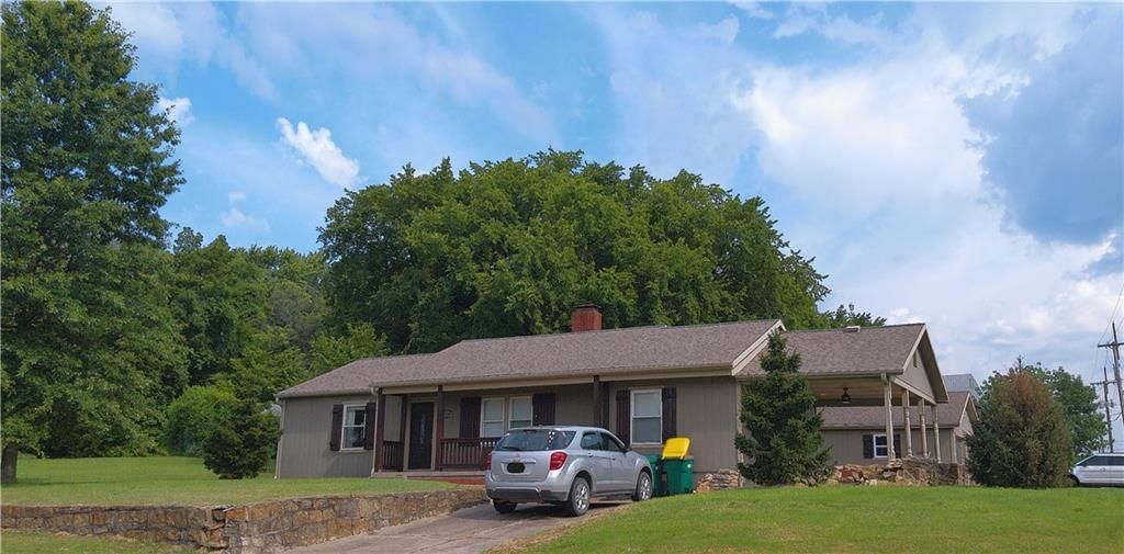 1034 E Peoria Street — photo 2