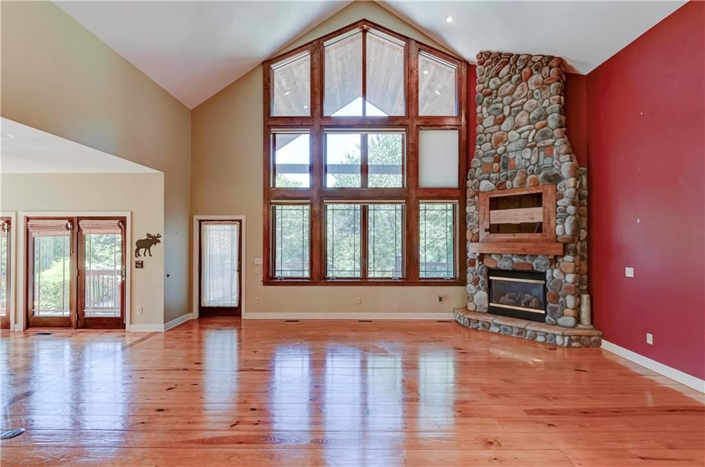 Photo 4 of 77 - 12122 Ridgeview Road
