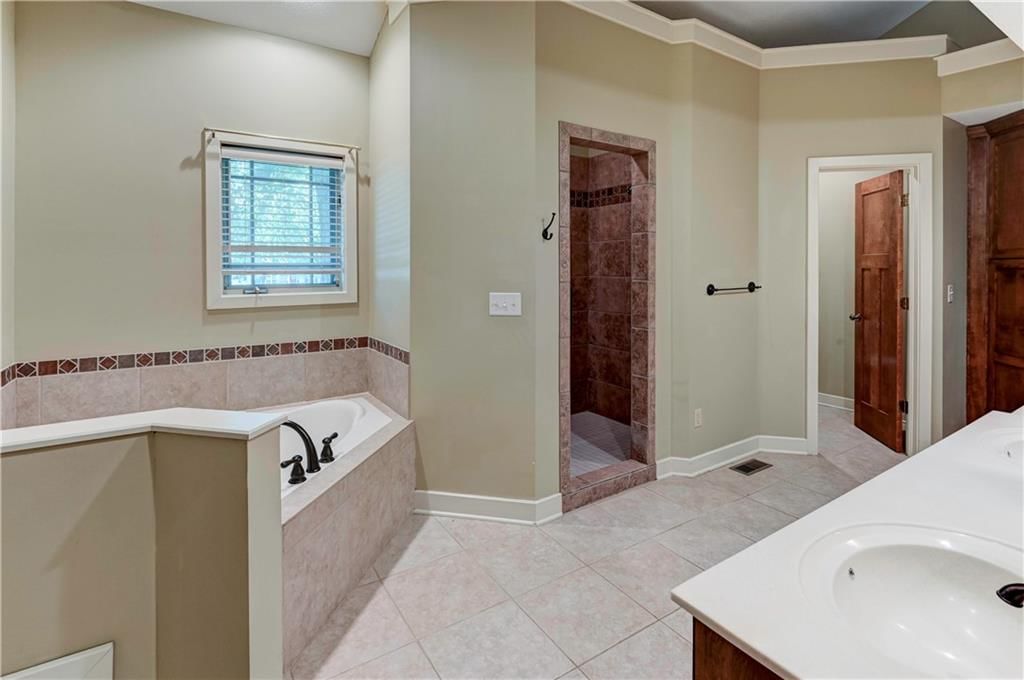 Photo 20 of 77 - 12122 Ridgeview Road
