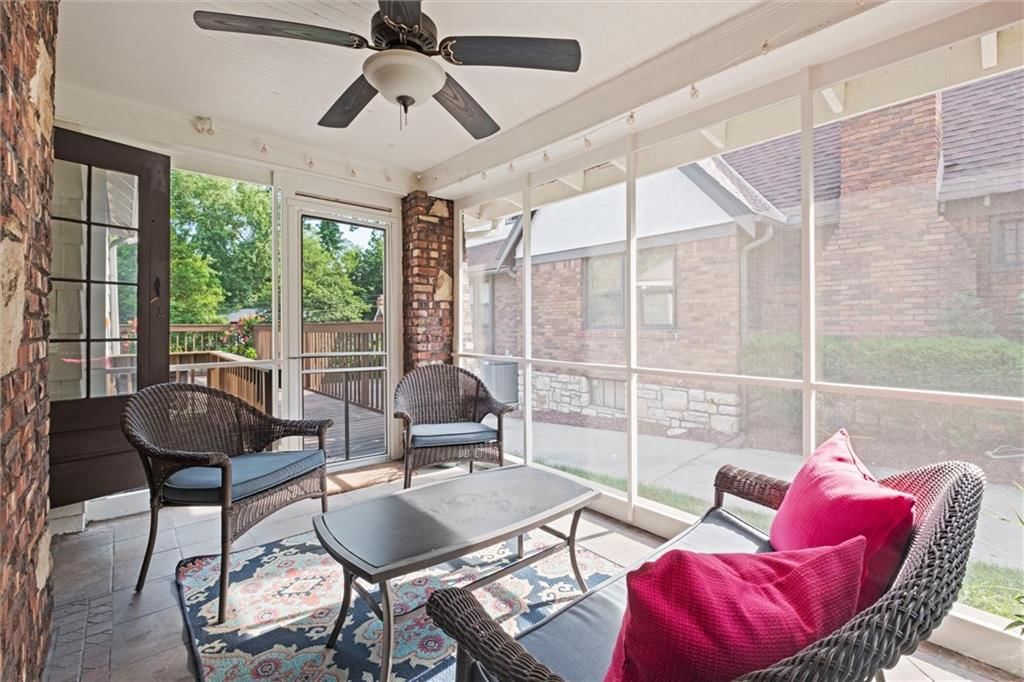 Photo 19 of 40 - 208 E 66th Terrace
