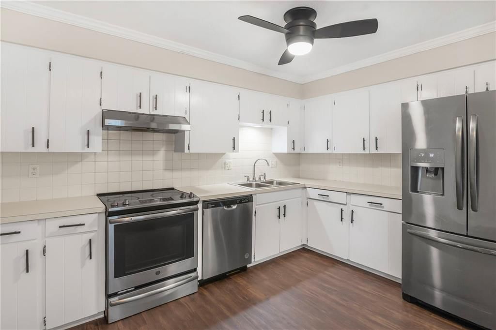 Photo 8 of 28 - 8636 W 108TH Place