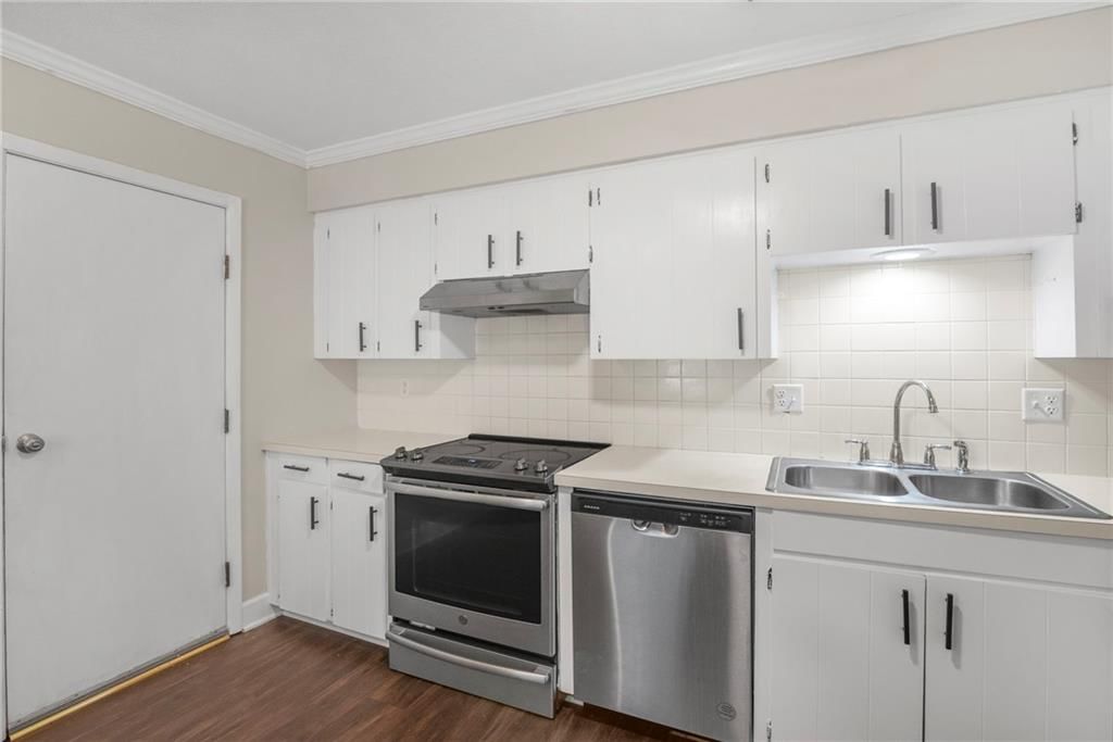 Photo 10 of 28 - 8636 W 108TH Place