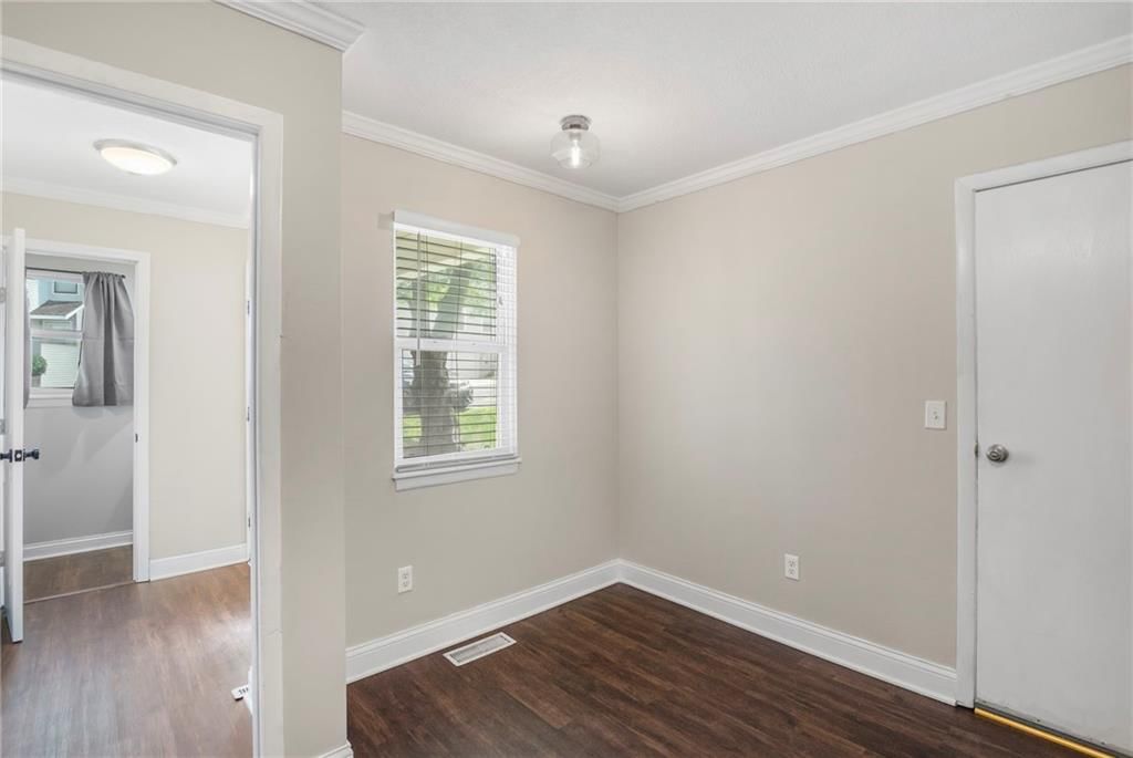 Photo 11 of 28 - 8636 W 108TH Place