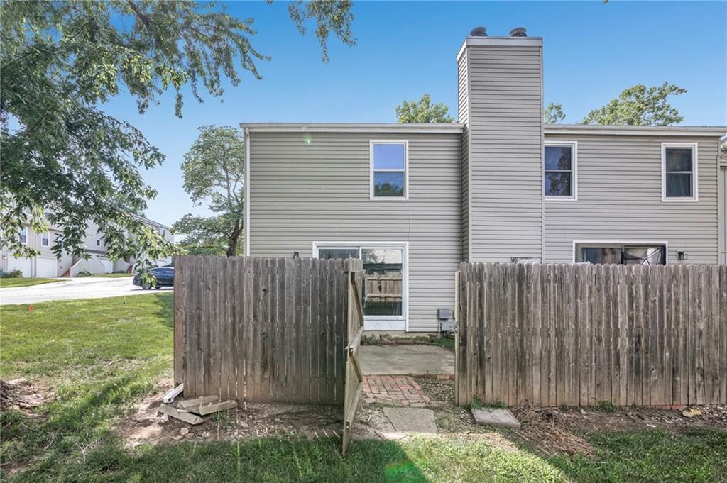 Photo 27 of 28 - 8636 W 108TH Place