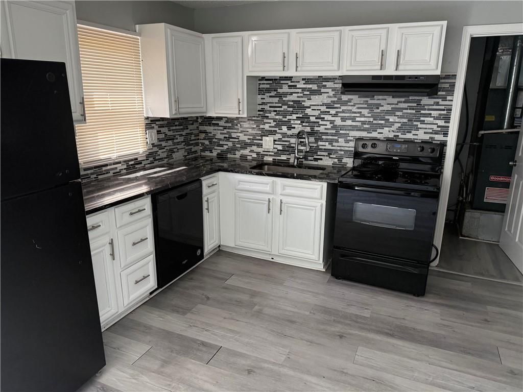 10738 Cambridge Avenue — photo 3