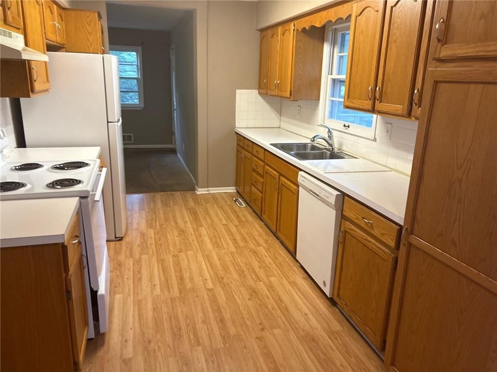 5933 Sterling Avenue — photo 2