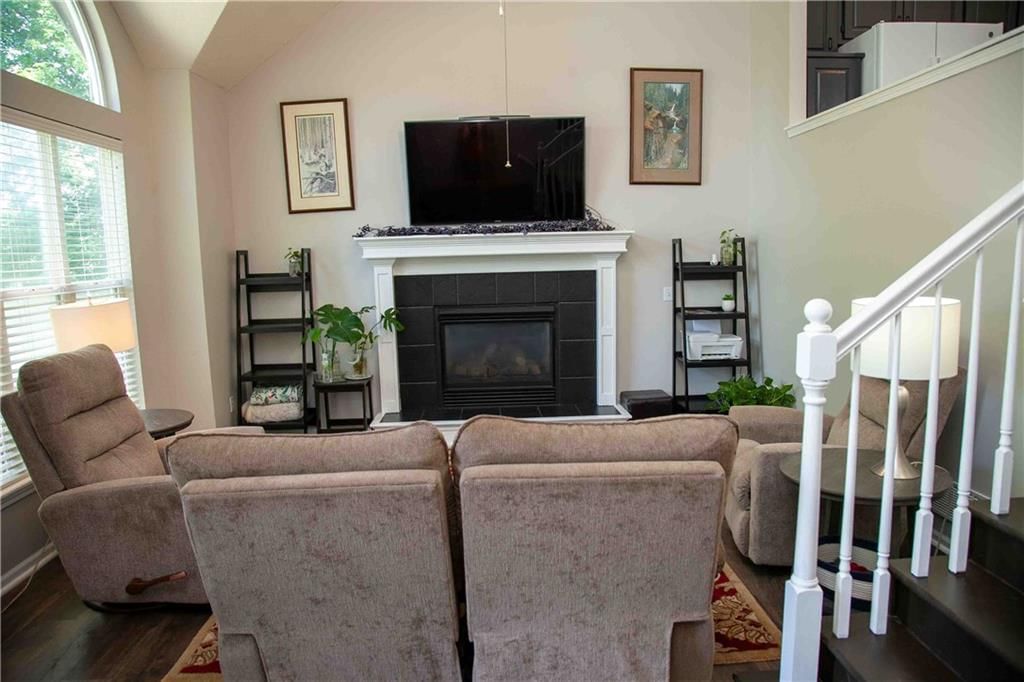 Photo 5 of 31 - 18821 W 160TH Terrace