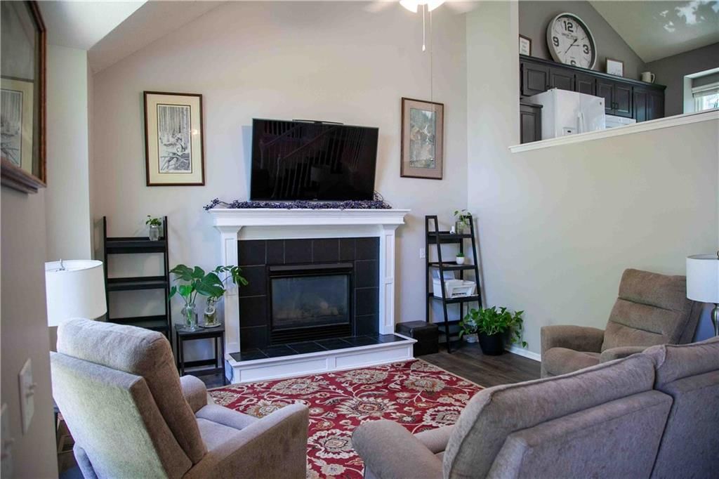 Photo 6 of 31 - 18821 W 160TH Terrace
