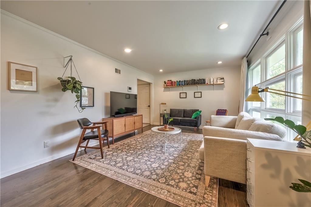 Photo 5 of 28 - 5203 W 76th Terrace