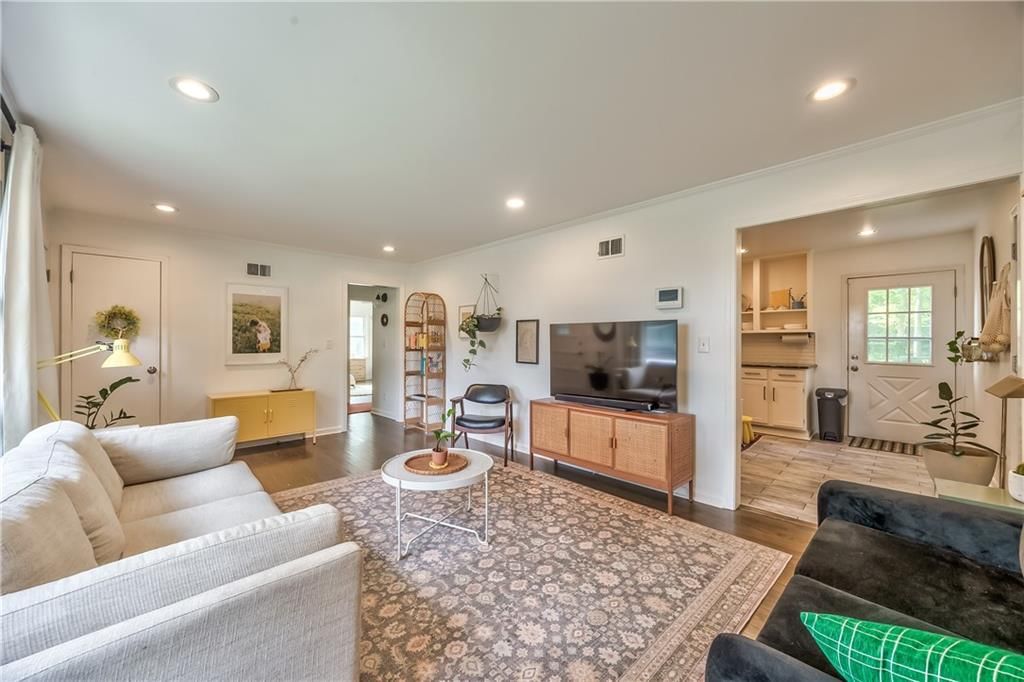Photo 6 of 28 - 5203 W 76th Terrace