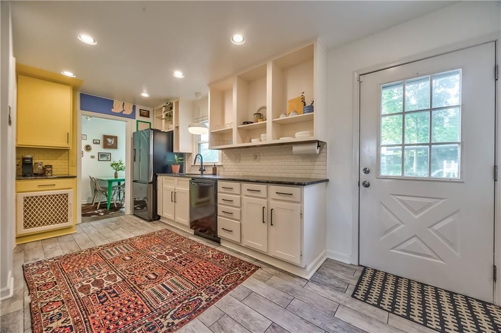 Photo 10 of 28 - 5203 W 76th Terrace