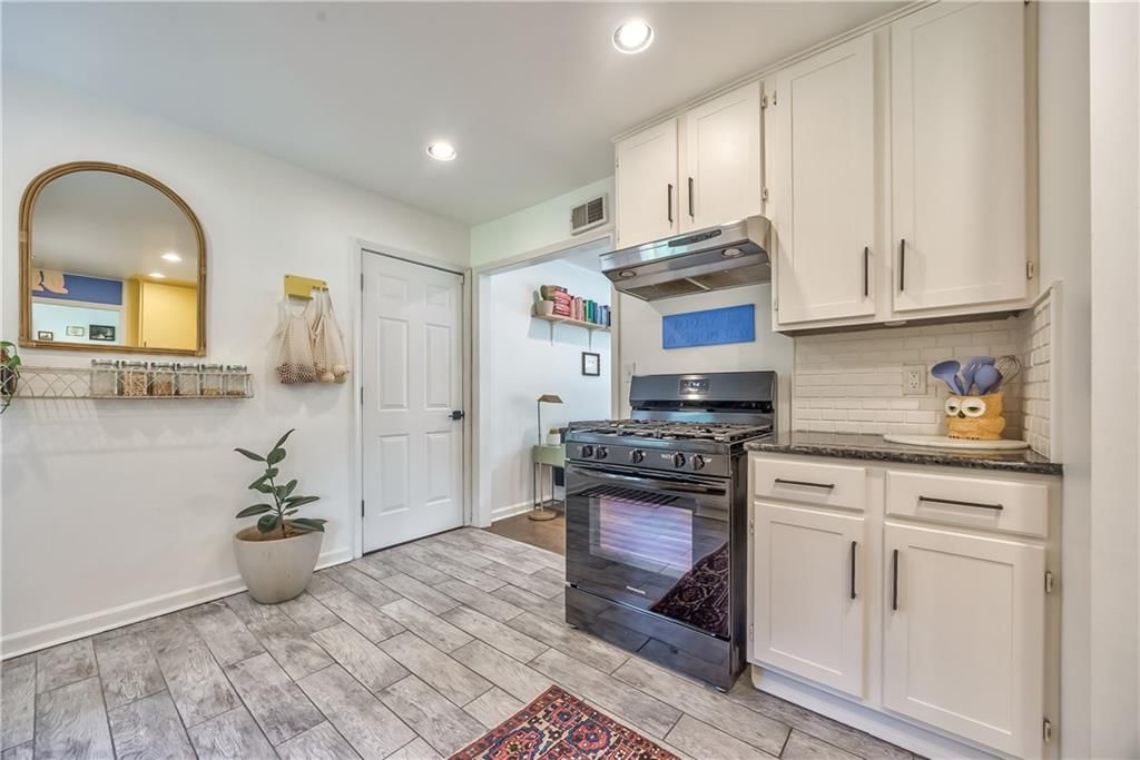 Photo 12 of 28 - 5203 W 76th Terrace